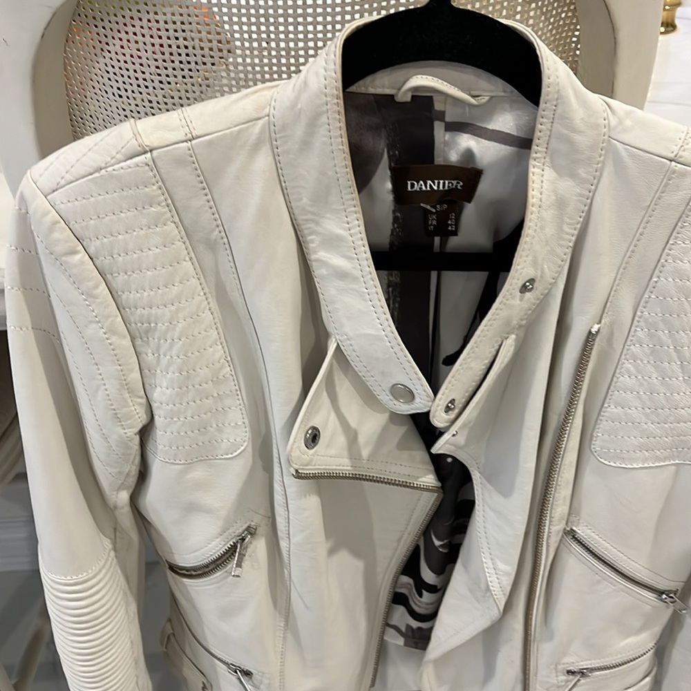 Danier leather jacket - Picture 4 of 11